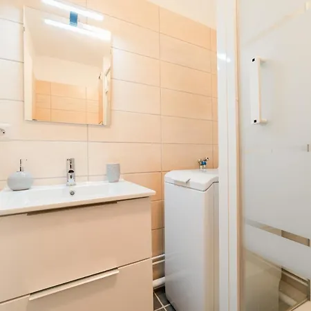 Hostnfly - Superb Appt Near The Place De La Republique Apartment